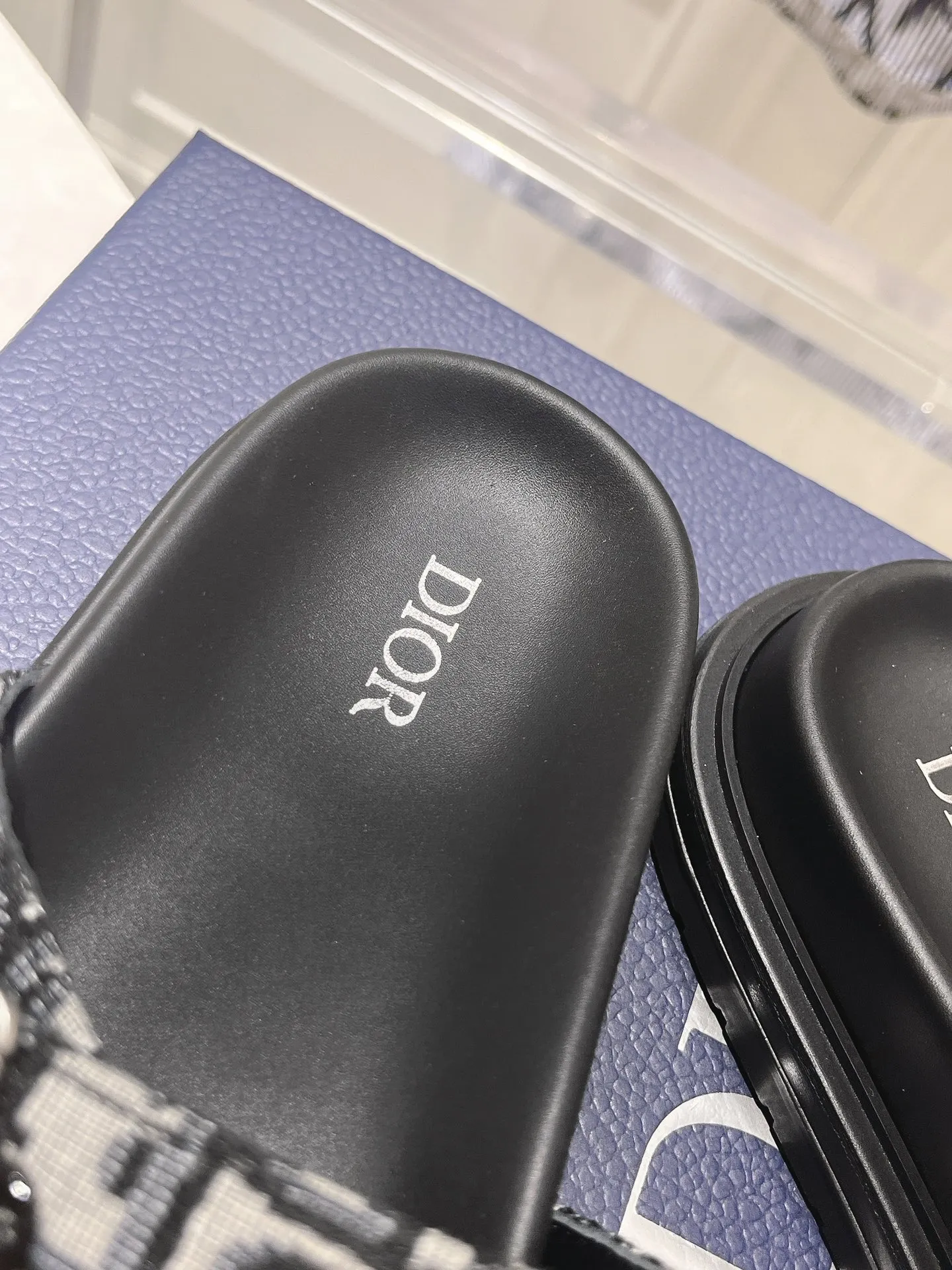 👟👟Ex-factory price 420👟👟 #Men's top version 𝐃𝐈𝐎𝐑# Dior's new men's summer slippers 🔥Purchase the original development Alias ​​sandals are new products in 2024. They are a leisurely and exquisite work. The upper is made of imported denim ➕ calfskin 🔥 Original molded rubber outsole provides the best comfort 🔥 ✔️Size: #38-46